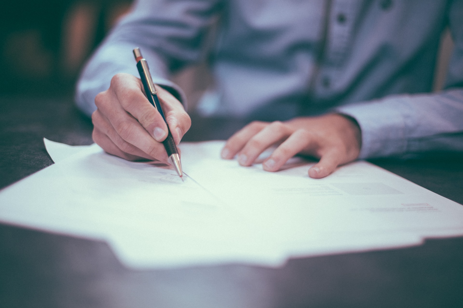 Accident de la route : pourquoi solliciter les services d’un avocat ?