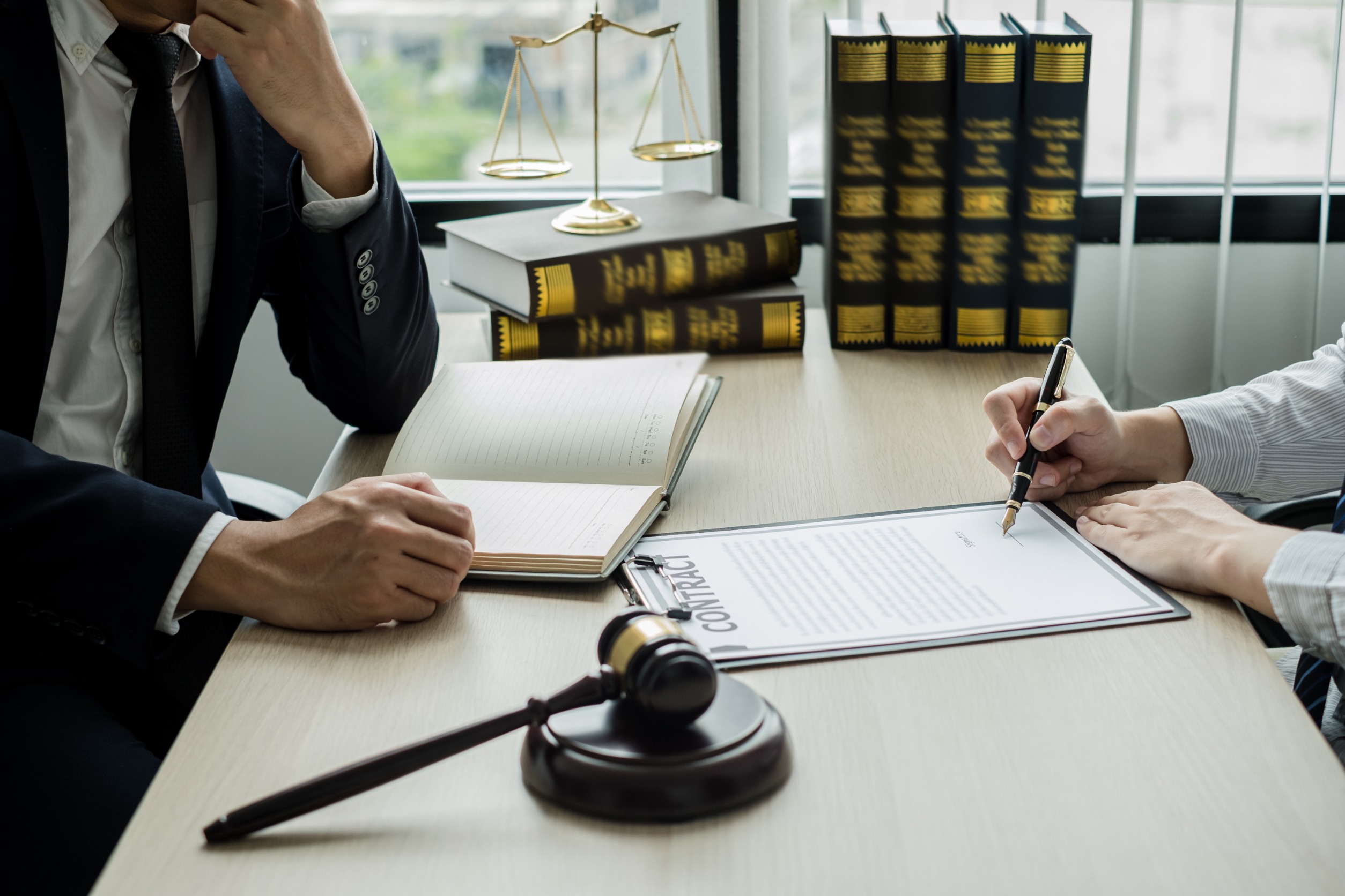 Pourquoi faire appel à un avocat spécialiste du droit des affaires ?