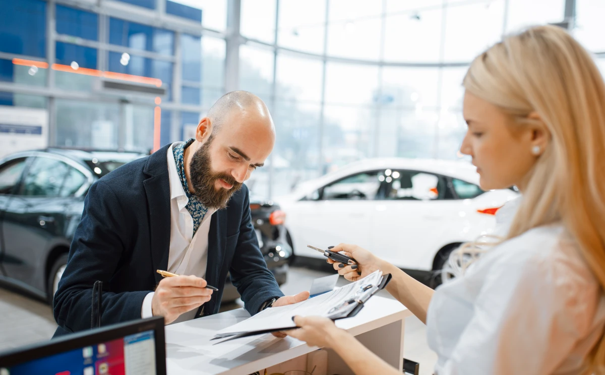 Le Contrat de Location de Voiture : Comprendre et Négocier les Clauses Essentielles