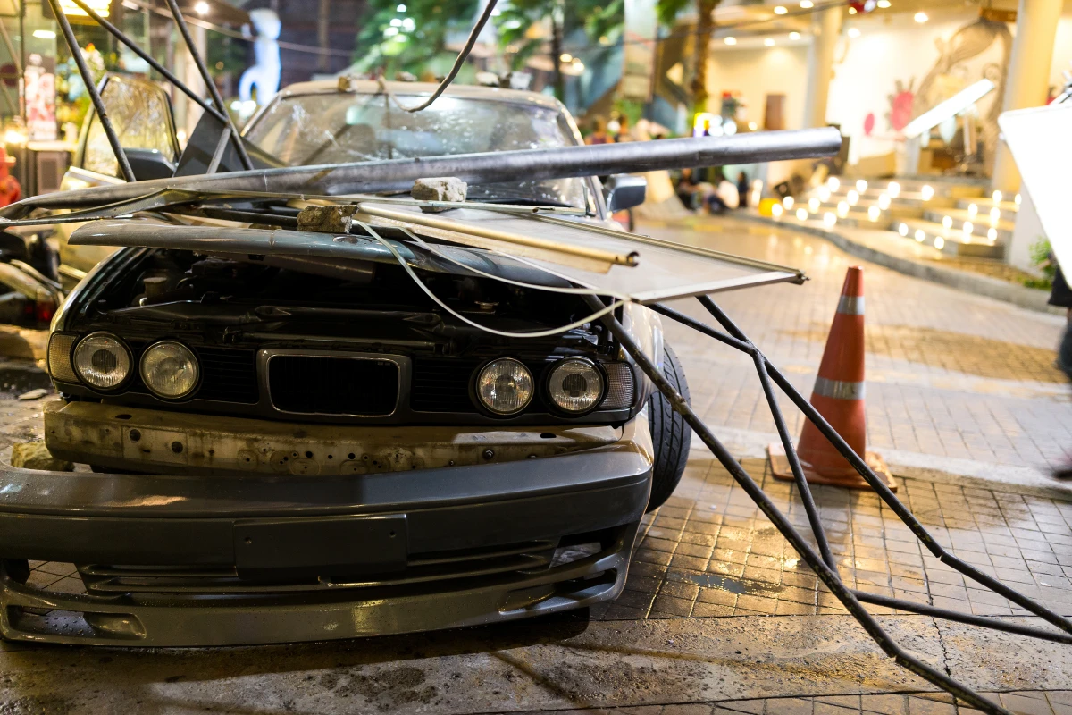 Responsabilité juridique lors d'accidents de voitures Tesla : enjeux et implications