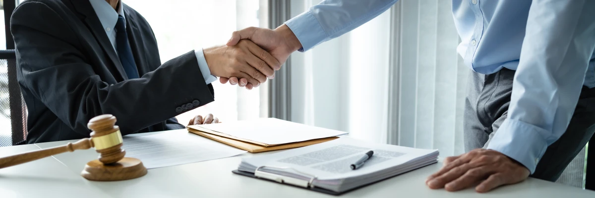 Le Dol en Droit des Contrats : Comprendre et Défendre ses Intérêts