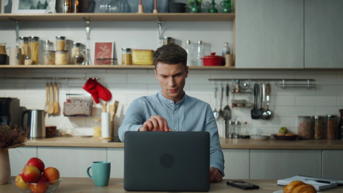 Les nouvelles formes de travail et la protection juridique des travailleurs indépendants : enjeux et perspectives
