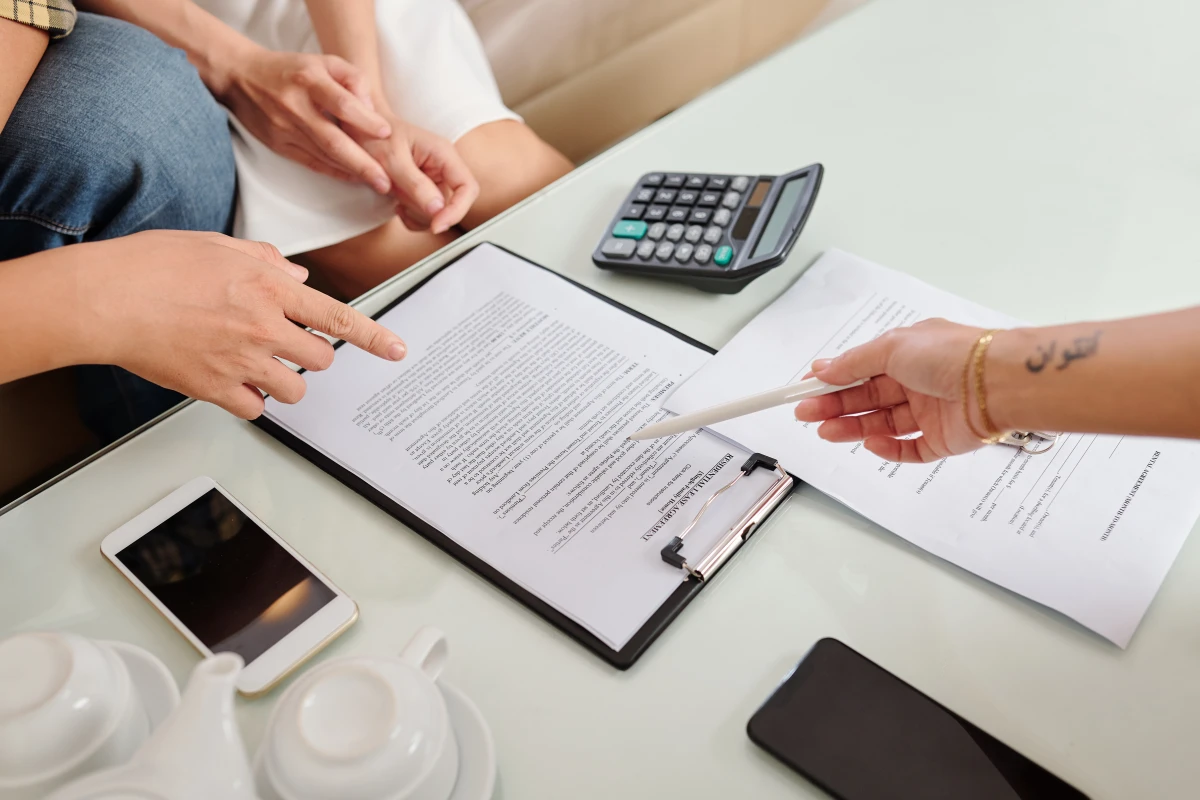 Maîtrisez les subtilités du droit du bail et de la location meublée pour sécuriser vos investissements immobiliers