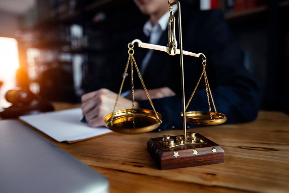 L'article L145-123 et le droit de préemption du locataire en cas de vente du local : une analyse juridique